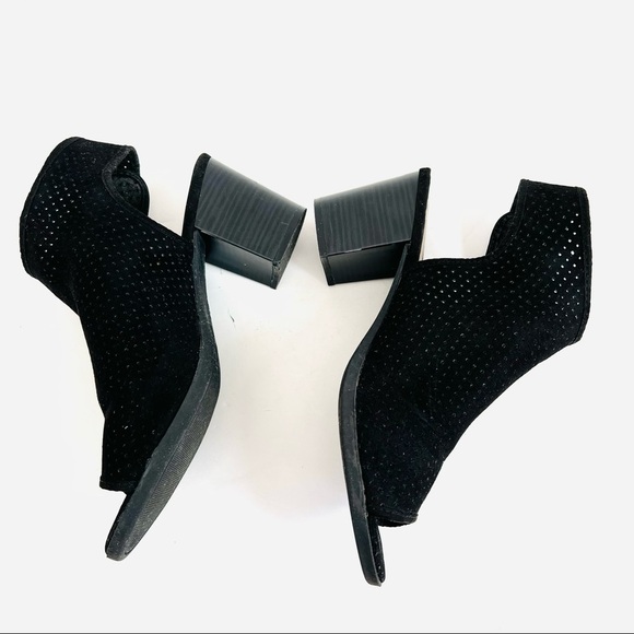 Seychelles black perforated block heel peep toe sandals - Picture 4 of 9
